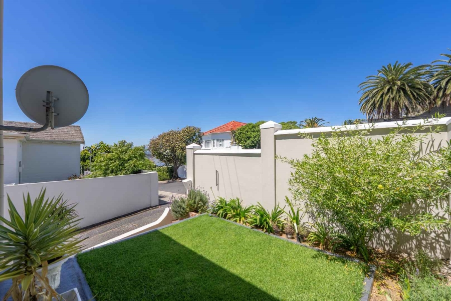 5 Bedroom Property for Sale in Green Point Western Cape
